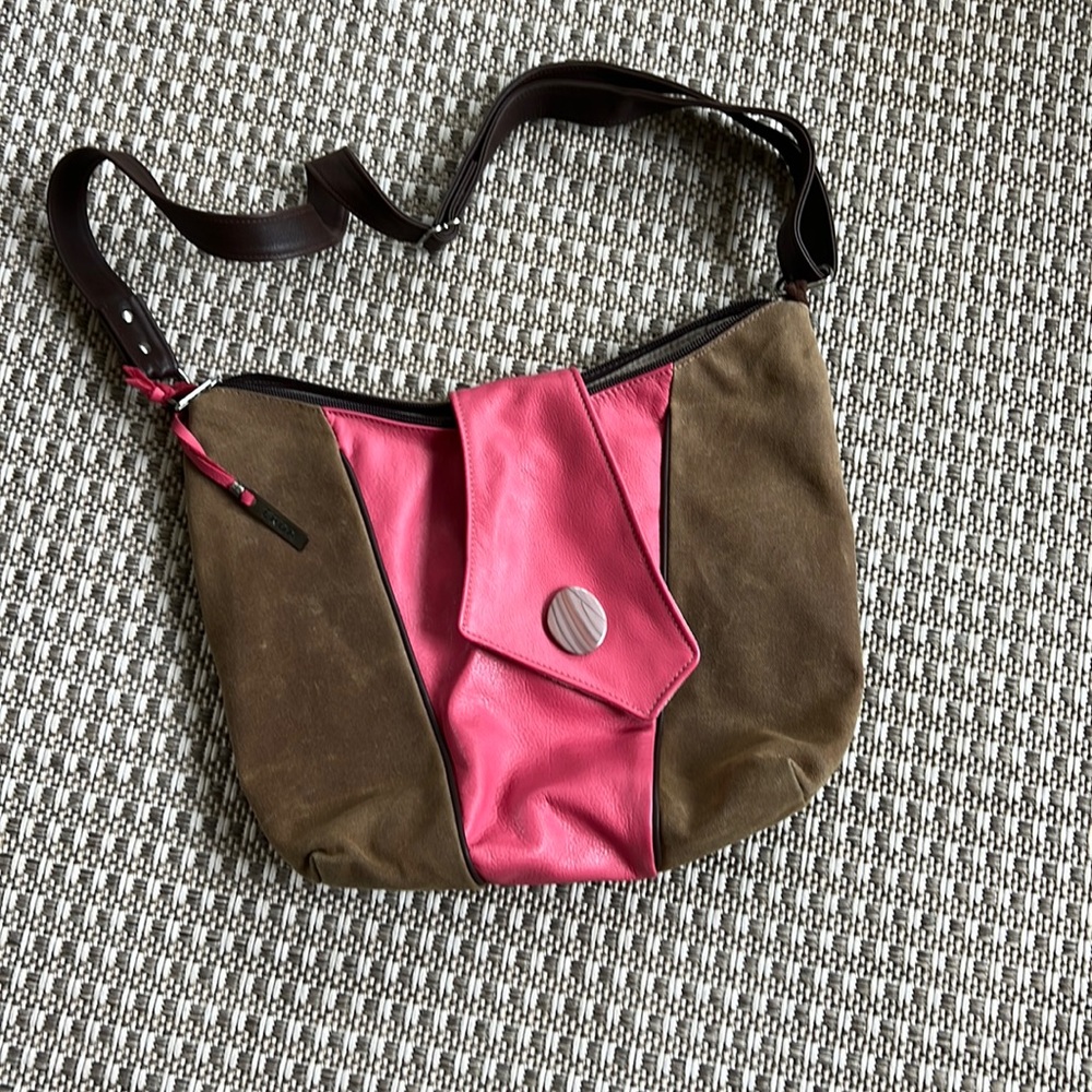 Beautiful canvas and soft leather shoulder bag.